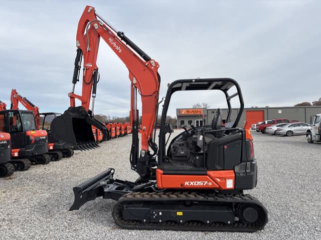 Image of Kubota KX057-5 equipment image 4