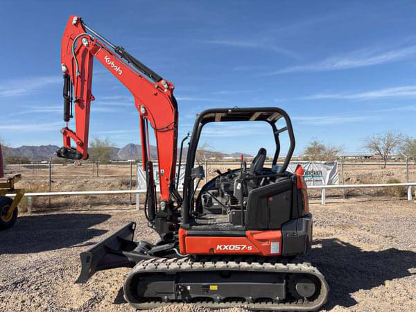 Image of Kubota KX057-5 equipment image 4