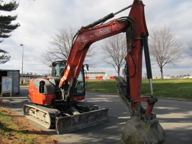 Image of Kubota KX080-4 equipment image 4
