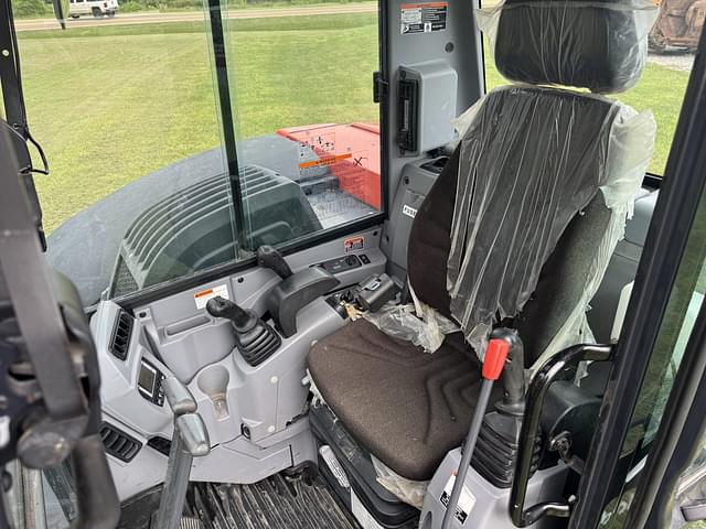 Image of Kubota KX080-4 equipment image 2