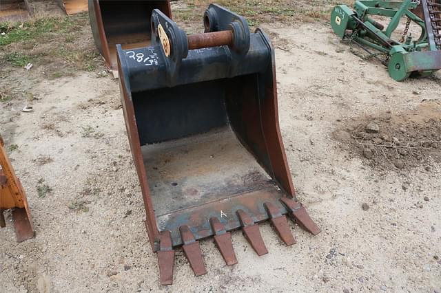 Image of Paladin Compact Excavator Bucket equipment image 2