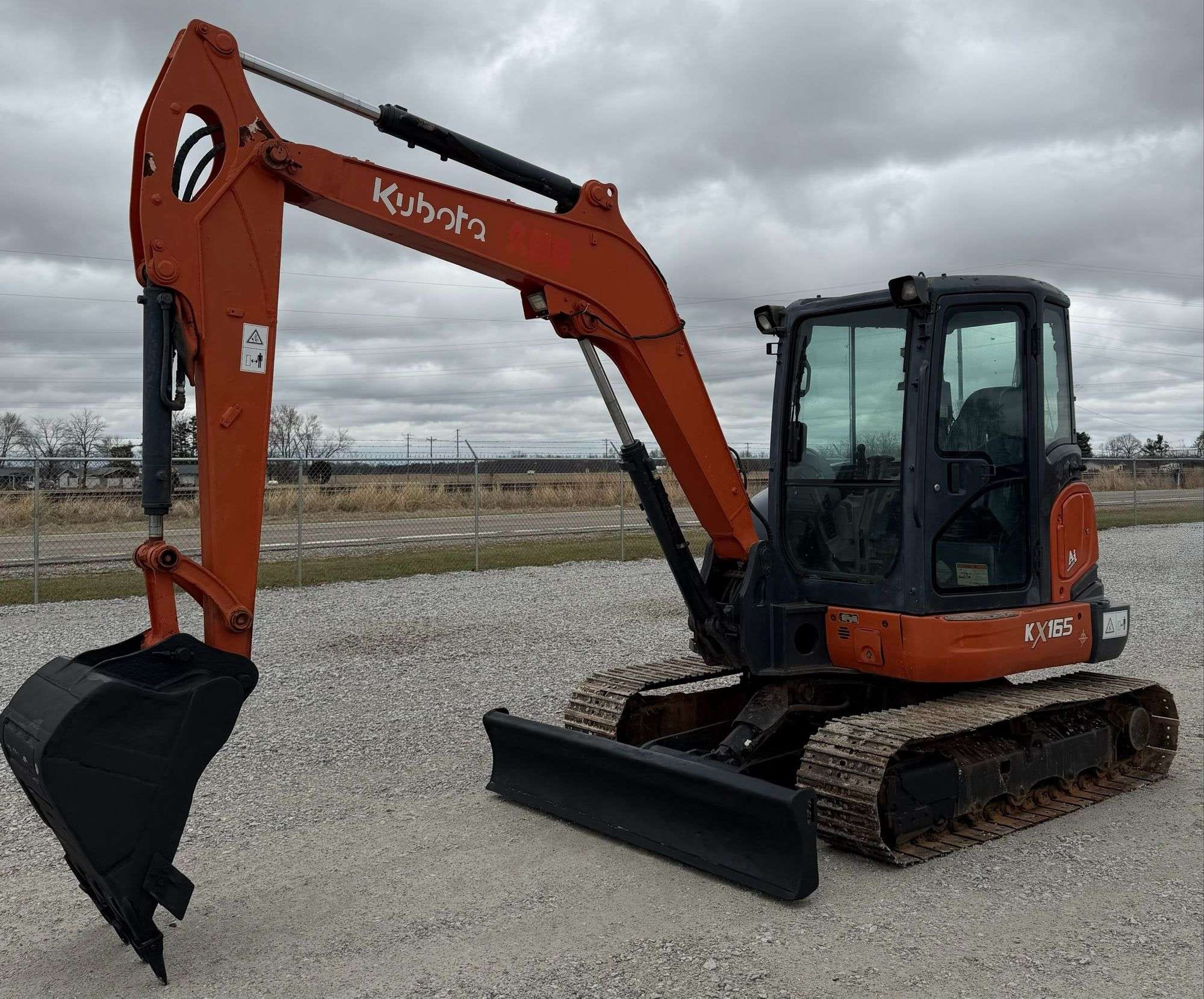 Kubota KX165 Equipment Image0