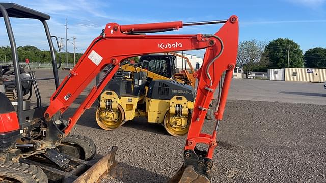 Image of Kubota KX71-3 equipment image 3