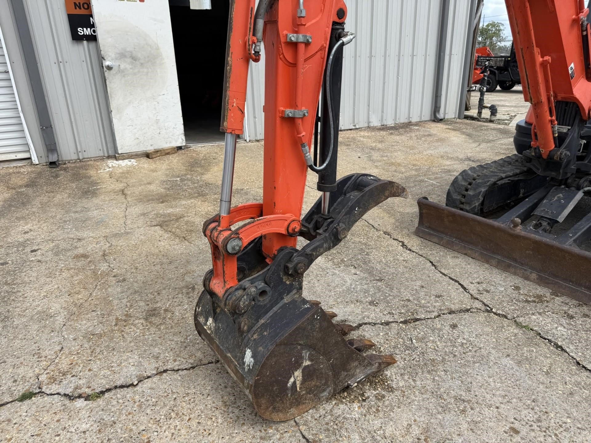 2016 Kubota KX71-3 Equipment Image0