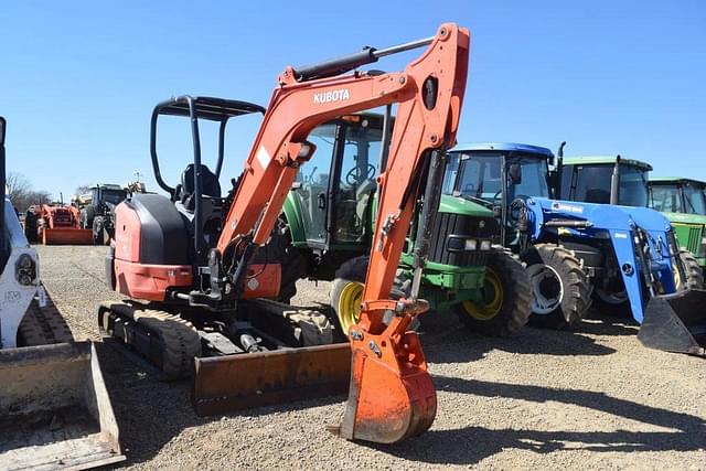 Image of Kubota KX033-4 equipment image 3