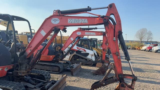 Image of Kubota KX040-4 equipment image 3