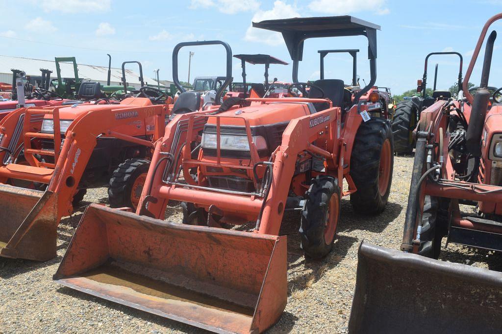 Image of Kubota L3010 Primary image