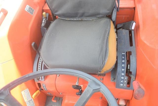 Image of Kubota L3010 equipment image 4