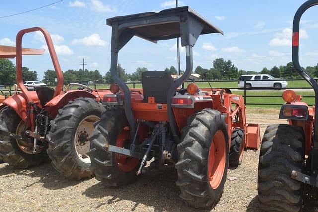 Image of Kubota L3010 equipment image 2