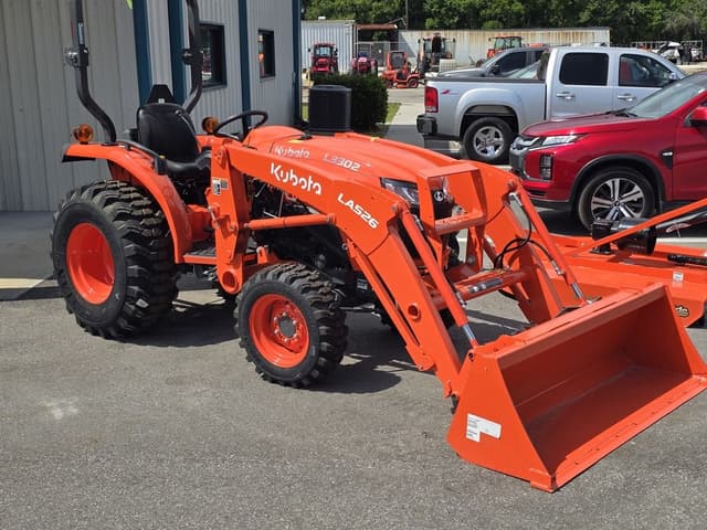 Image of Kubota L3302 equipment image 1