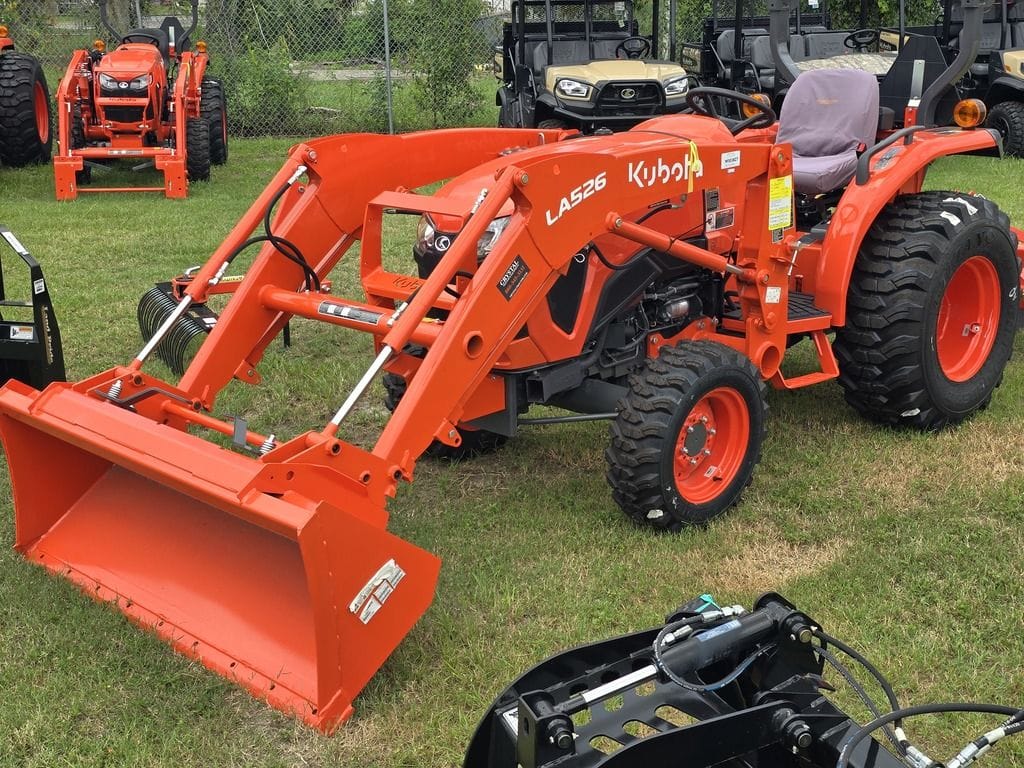 2026 Kubota L3302 Equipment Image0