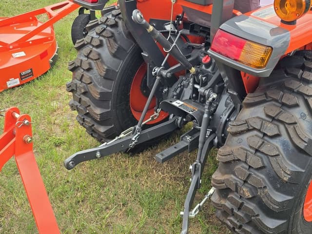 Image of Kubota L3302 equipment image 4