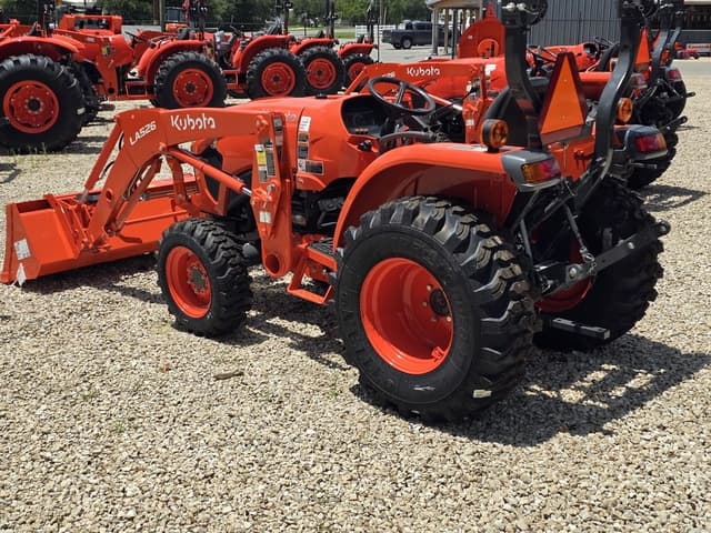 Image of Kubota L3302 equipment image 2