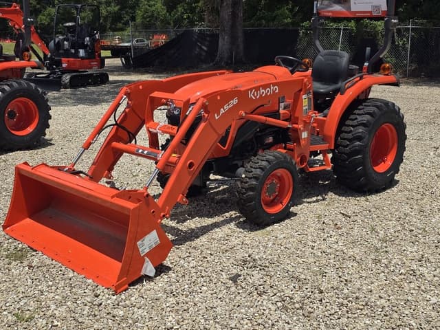 Image of Kubota L3302 equipment image 1