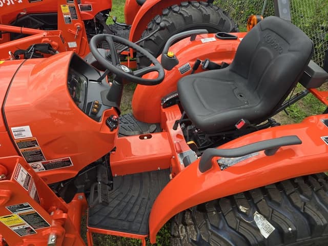 Image of Kubota L3302 equipment image 2