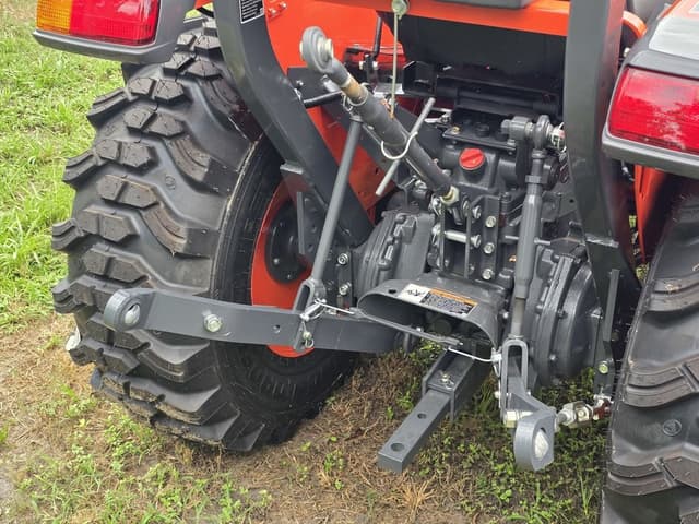Image of Kubota L3302 equipment image 4