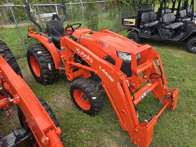 Image of Kubota L3302 equipment image 1