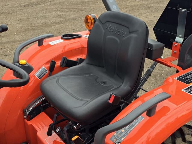 Image of Kubota L3302 equipment image 3