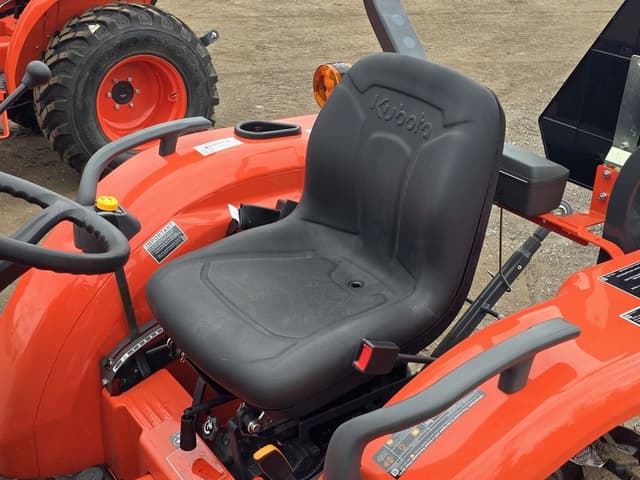 Image of Kubota L3302 equipment image 2
