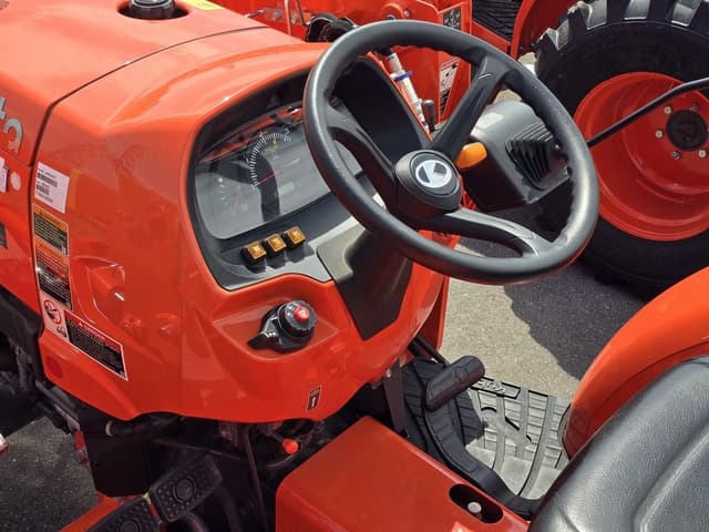 Image of Kubota L3902 equipment image 3