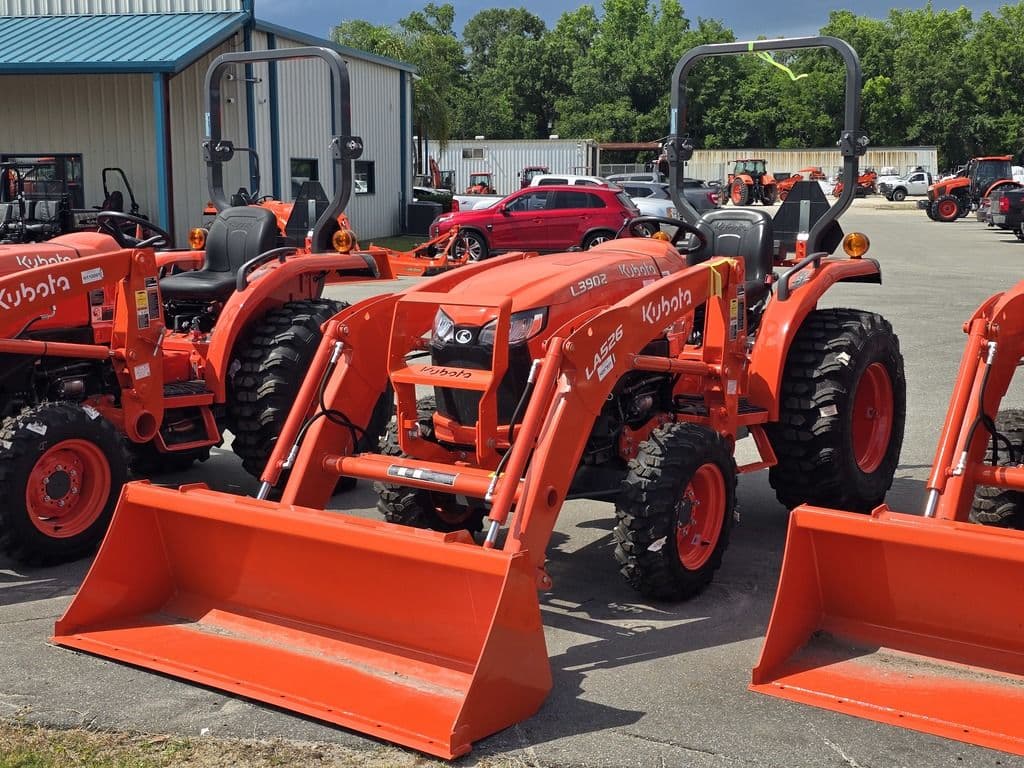 Image of Kubota L3902 Primary image