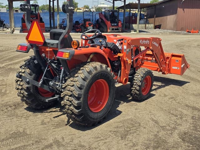 Image of Kubota L3902 equipment image 3