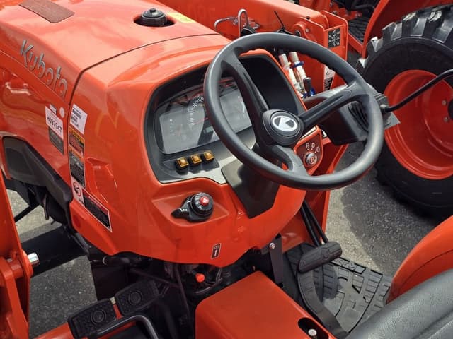 Image of Kubota L3902 equipment image 3