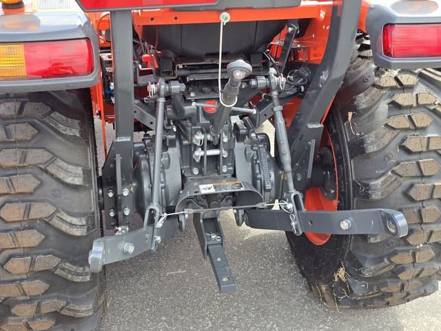 Image of Kubota L3902 equipment image 4