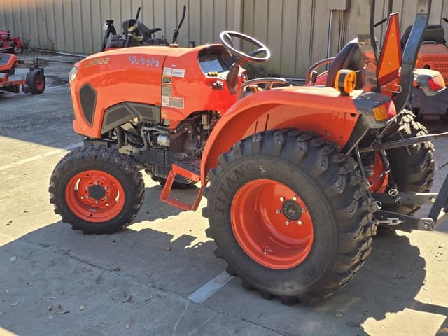 Image of Kubota L3902 equipment image 2