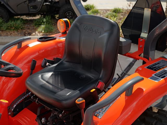 Image of Kubota L3902 equipment image 4