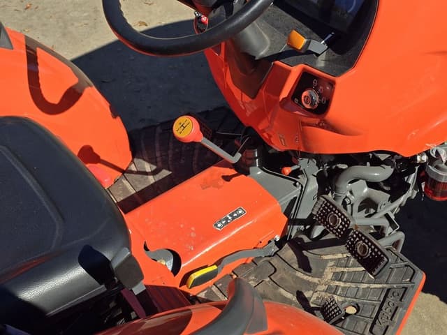 Image of Kubota L3902 equipment image 3