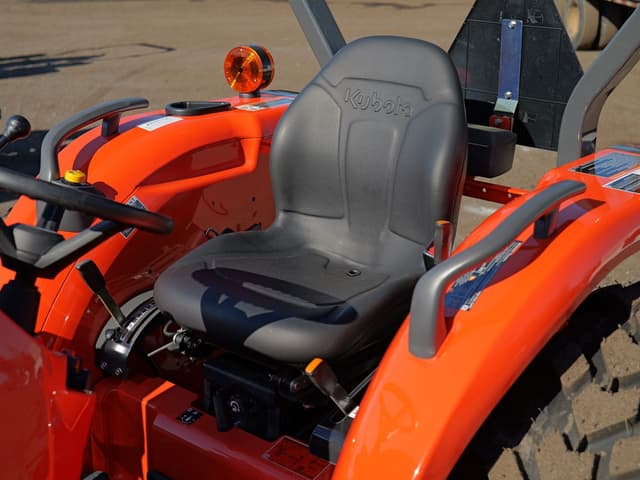 Image of Kubota L4802 equipment image 4