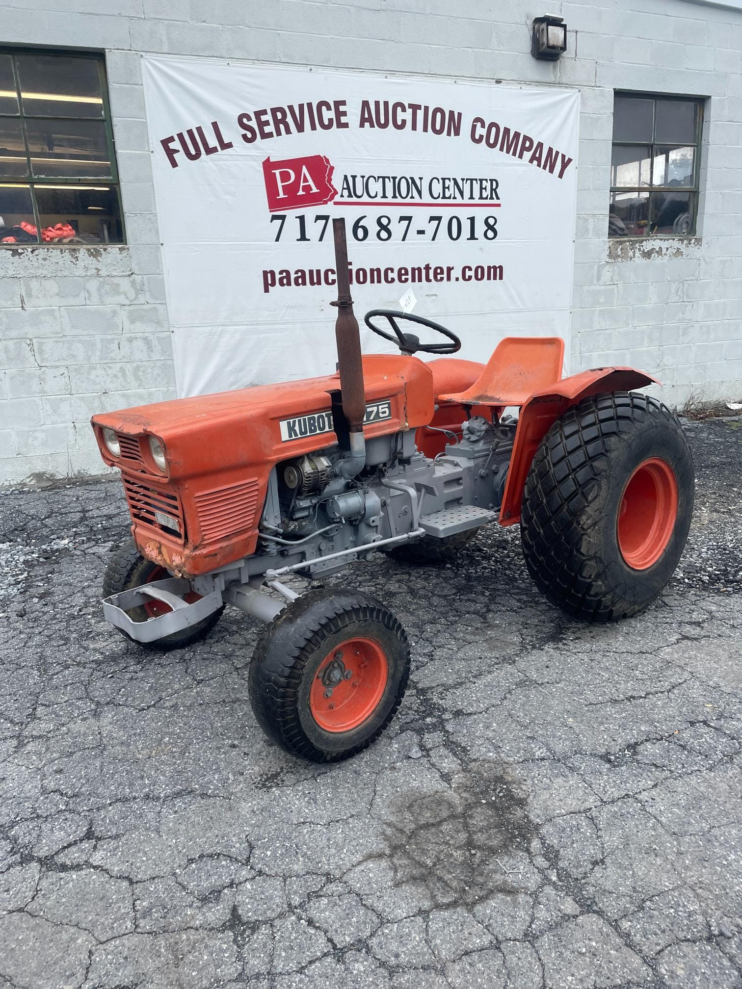 Main image Kubota L175