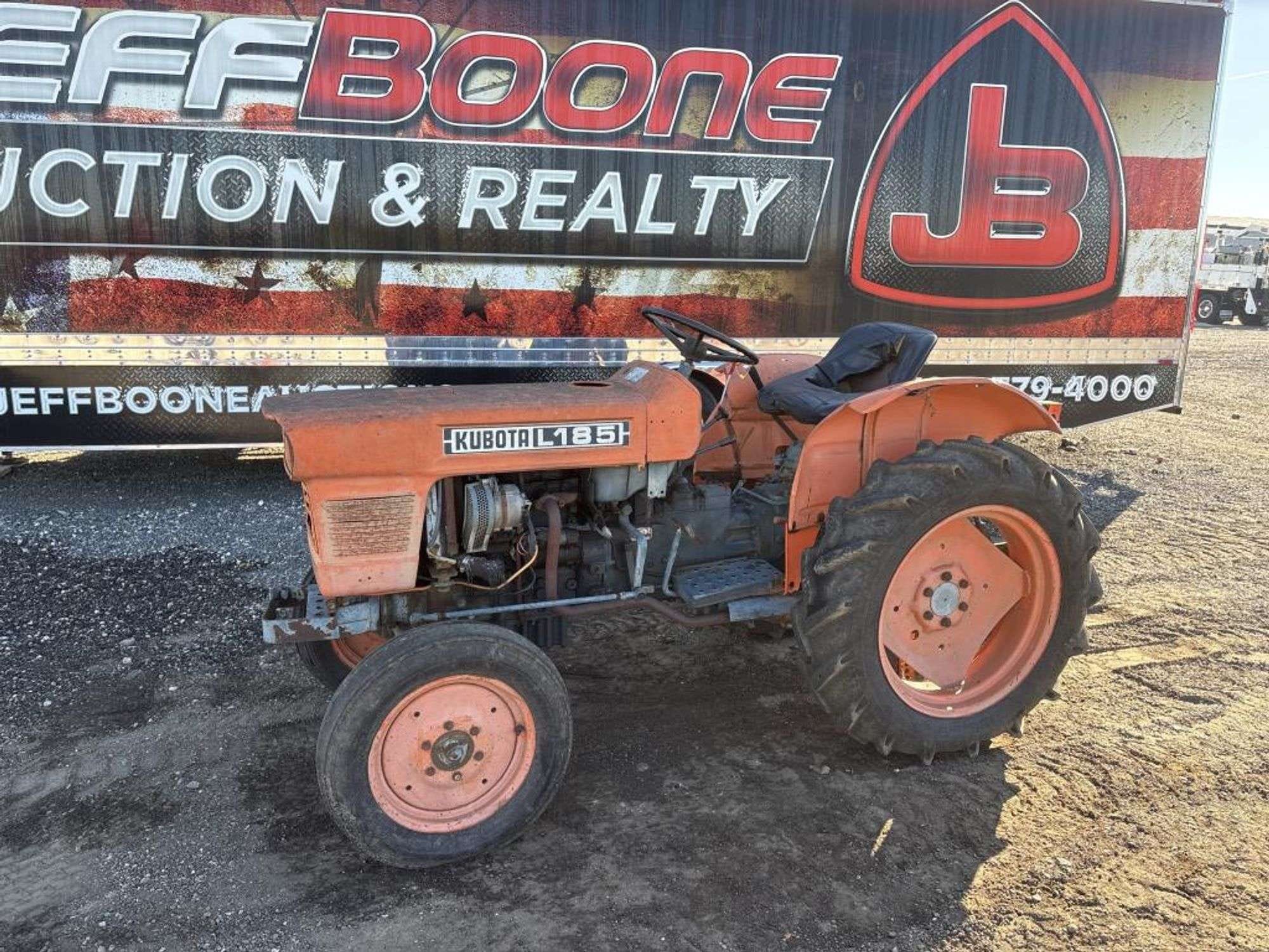 Kubota L185 Equipment Image0