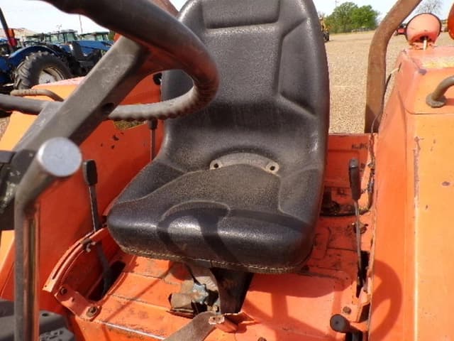 Image of Kubota L2850 equipment image 4
