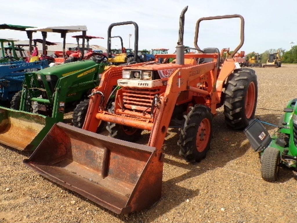 Kubota L2850 Equipment Image0