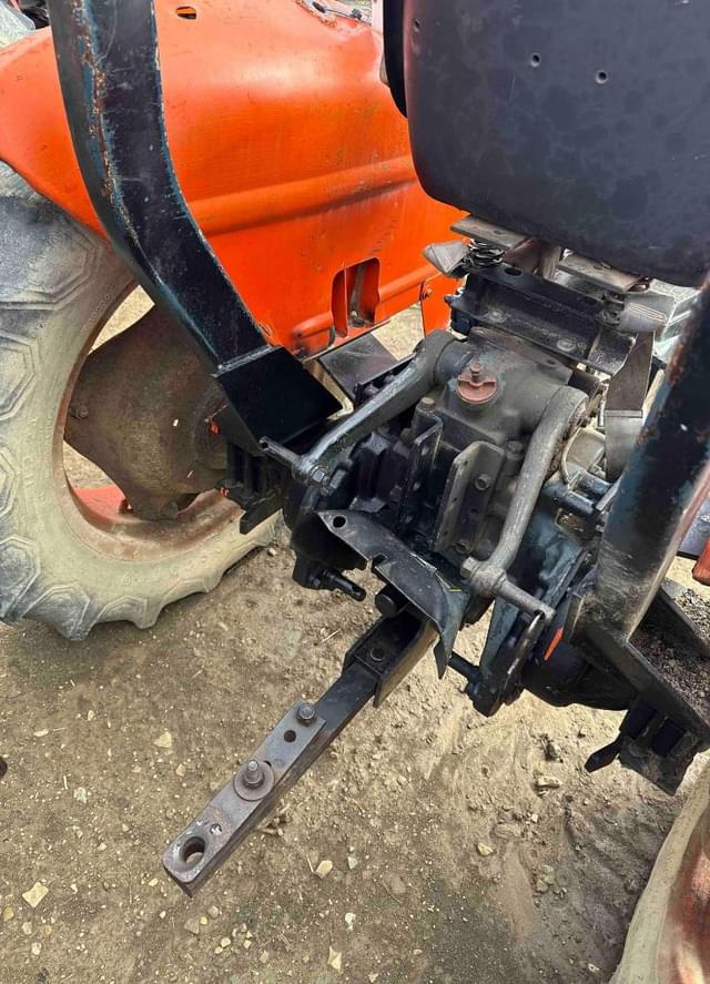 Image of Kubota L2050 equipment image 3