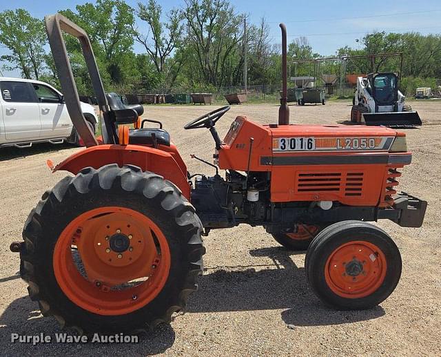 Image of Kubota L2050 equipment image 3