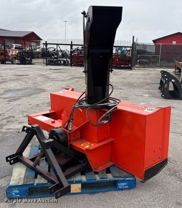 Image of Kubota L2174A equipment image 4