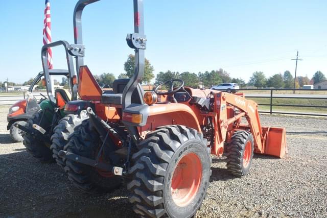 Image of Kubota L3301D equipment image 2