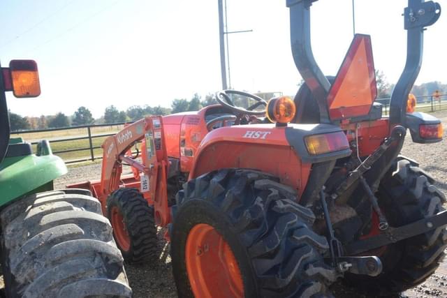 Image of Kubota L3301D equipment image 1