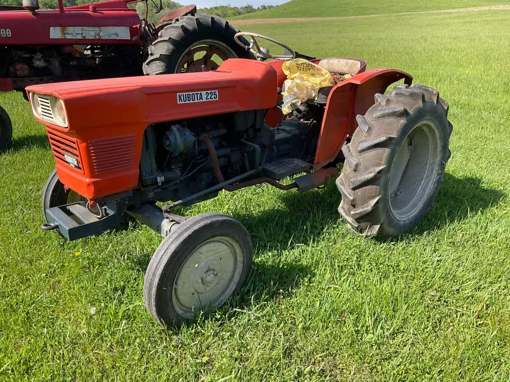 Main image Kubota L225