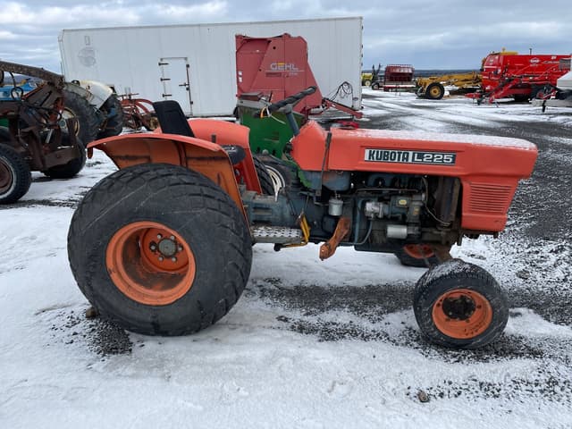 Image of Kubota L225 equipment image 3