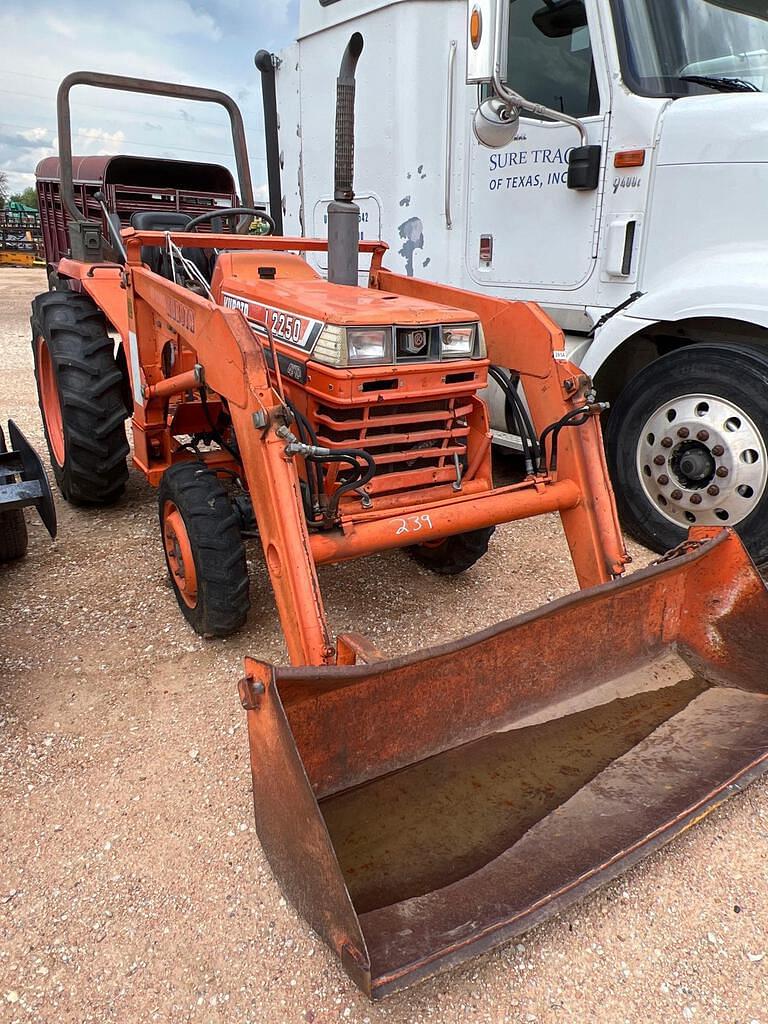Main image Kubota L2250 0