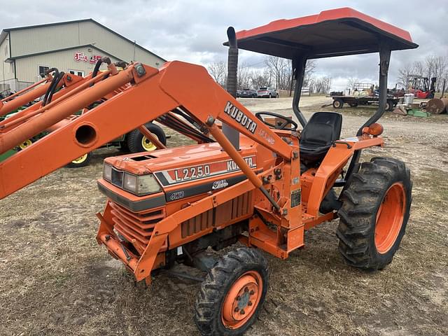 Image of Kubota L2250 equipment image 1