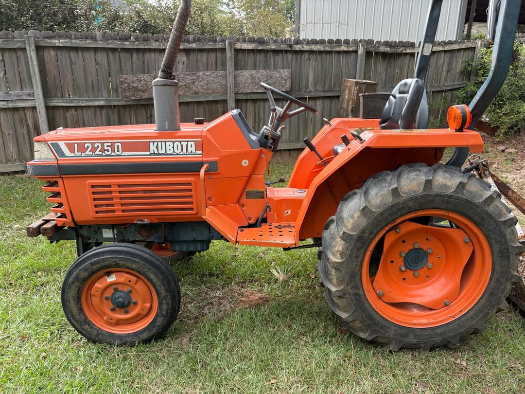 Image of Kubota L2250 Primary image