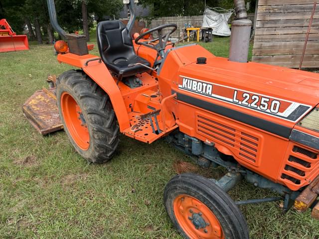 Image of Kubota L2250 equipment image 2