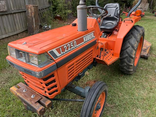Image of Kubota L2250 equipment image 1