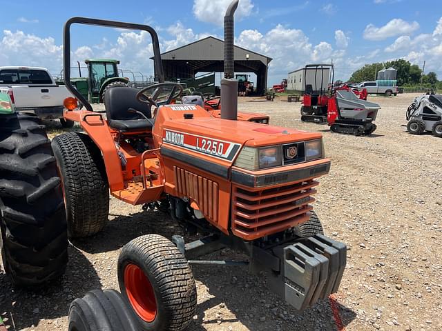 Image of Kubota L2250 equipment image 4