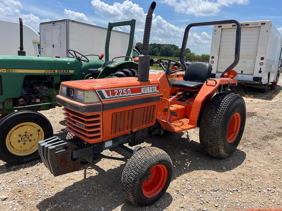 Image of Kubota L2250 Primary image